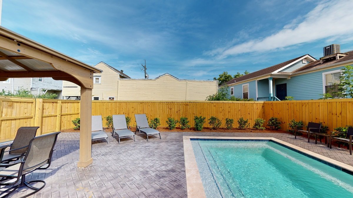 NOLA Oasis- Heated Pool, Parking, 8 Beds & 5 Baths gallery image 3
