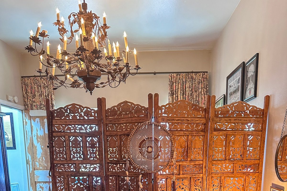 Location! SOCO, S Congress 3bd Home w/ Cowboy Pool gallery image 5