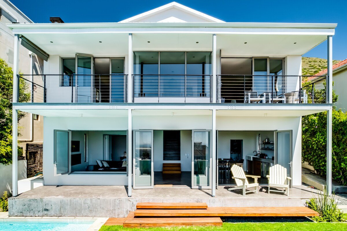 Luxury Green Point Villa, with Ocean Views & Pool gallery image 3