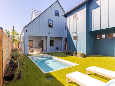NEW Central Austin Estate: 2 Spacious Homes & Pool