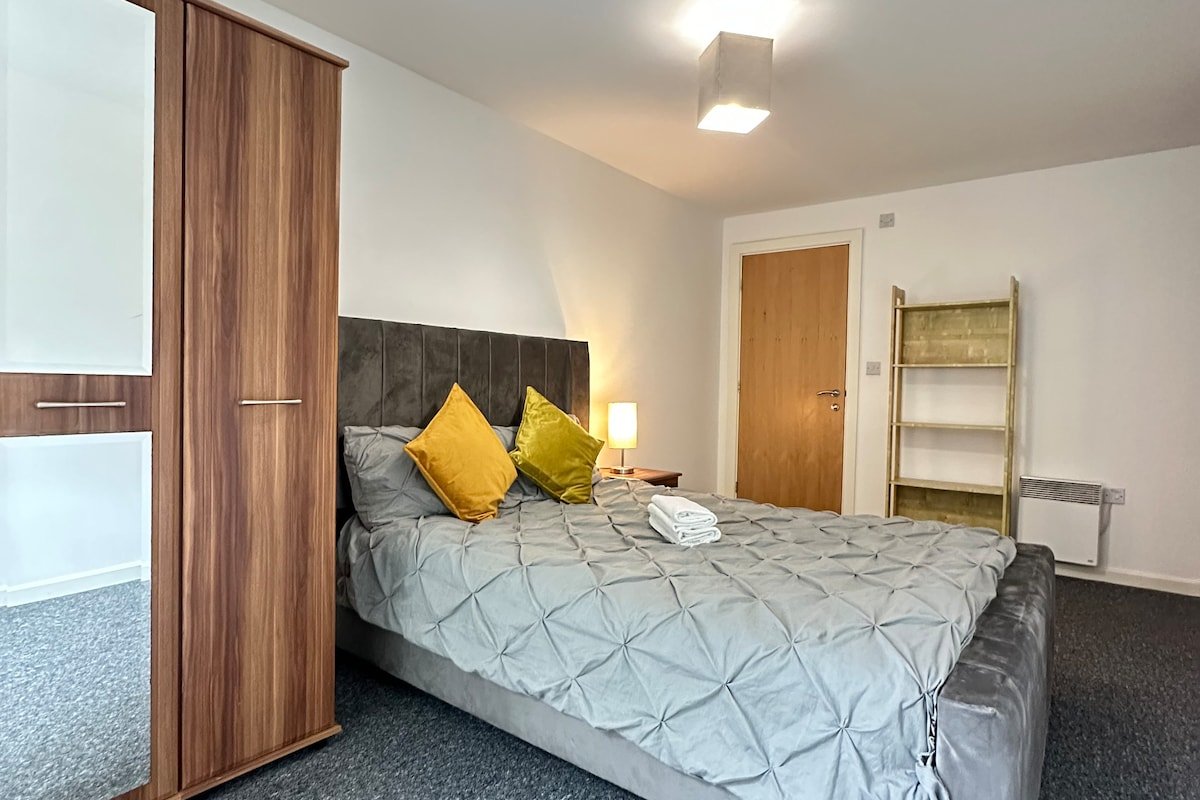 2-Bed Ensuite + Balcony & Free Secure Parking gallery image 3
