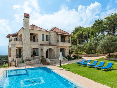 Deluxe Stone-made villa with Private pool