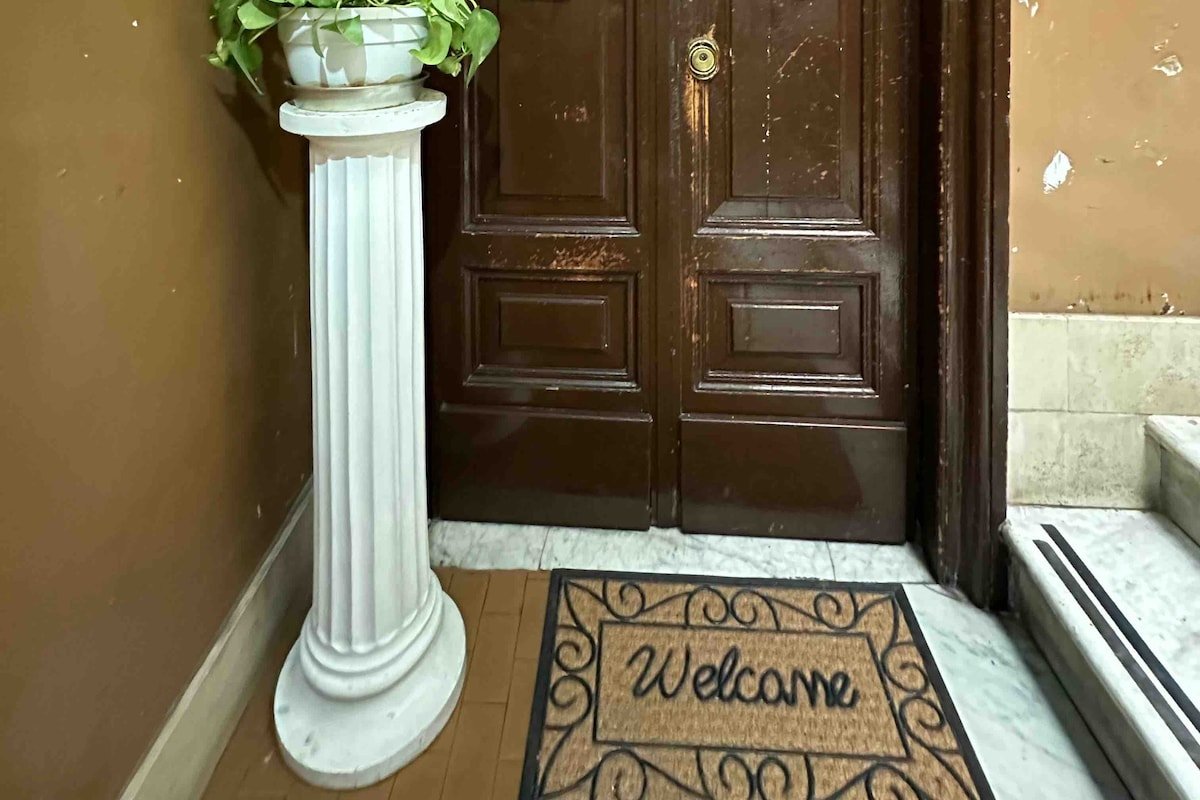 Elegant Rione Monti Suite gallery image 3