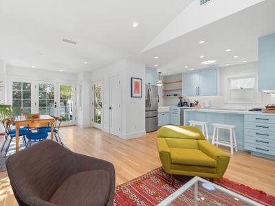 Abbot Kinney | Garden Patio | Walk to Beach