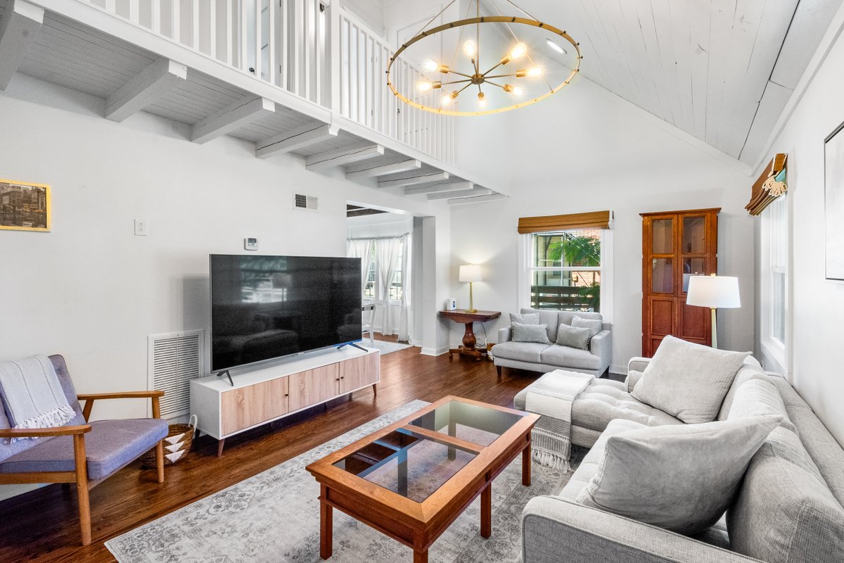 4-Bed Farmhouse Bliss Near It All