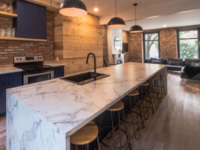 The Old New // Spacious 2000 sqft condo – Downtown