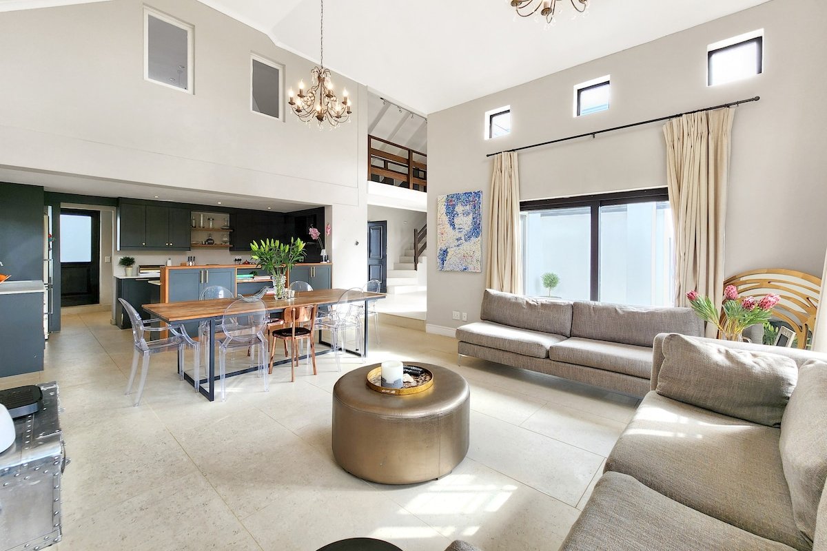 Most Elegant Mountain View in Cape Town gallery image 3