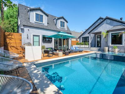 Luxury Home, Heated Pool, BBQ, Patio & Workspace