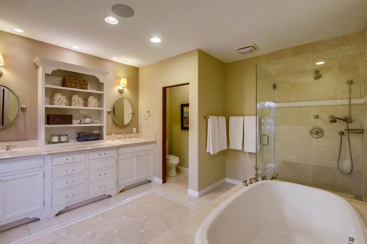 Mediterranean Beauty with Rooftop Deck and Ocean V gallery image 5