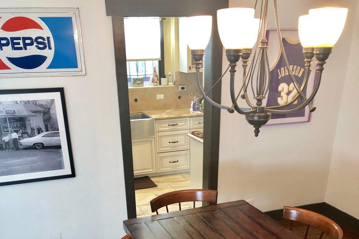 NEW! Classic L.A. Bungalow gallery image 5