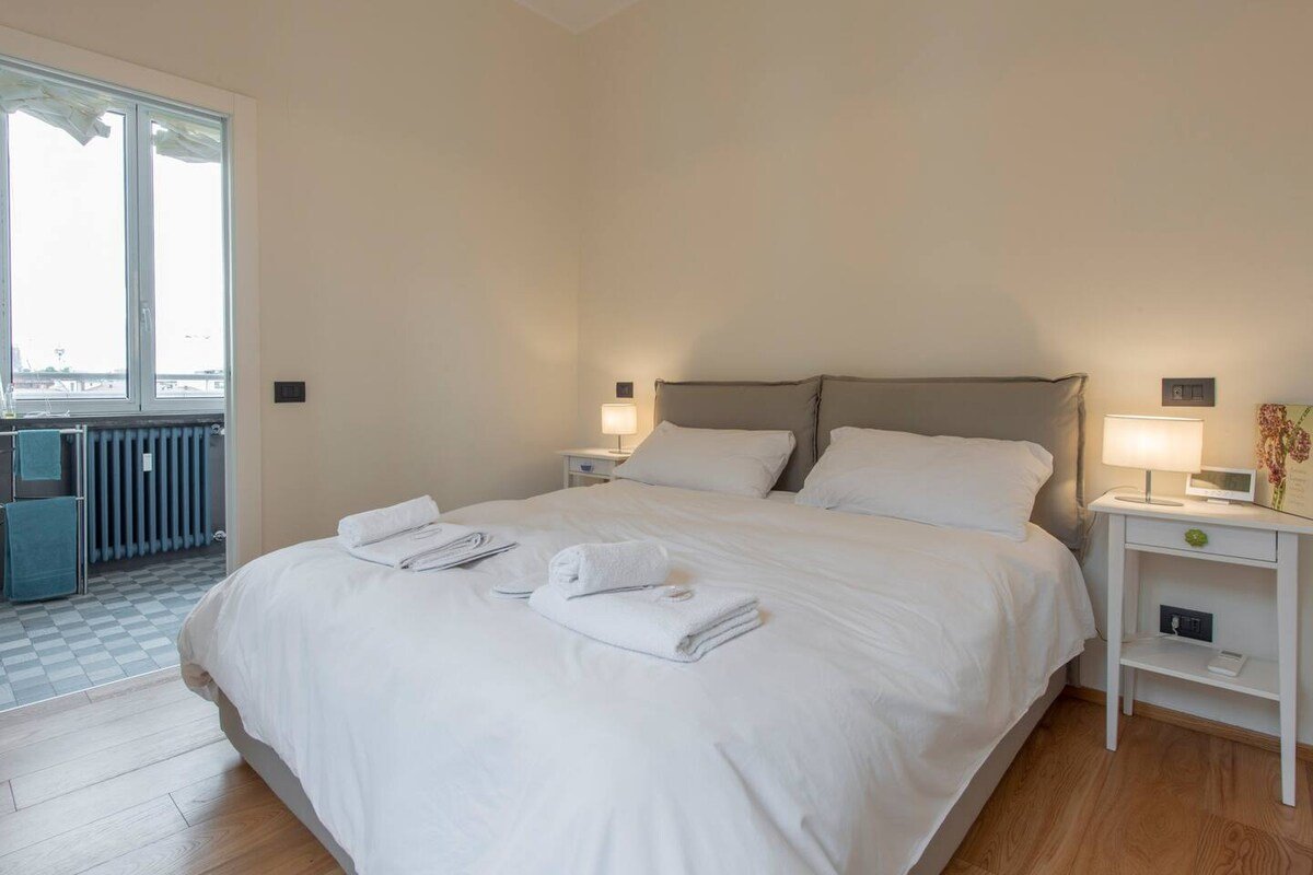 Brera Skyline! 4 person apartment 6th floor gallery image 5