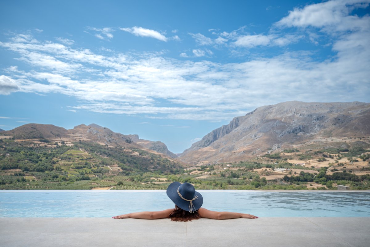 Neromai Cave Luxury Villas