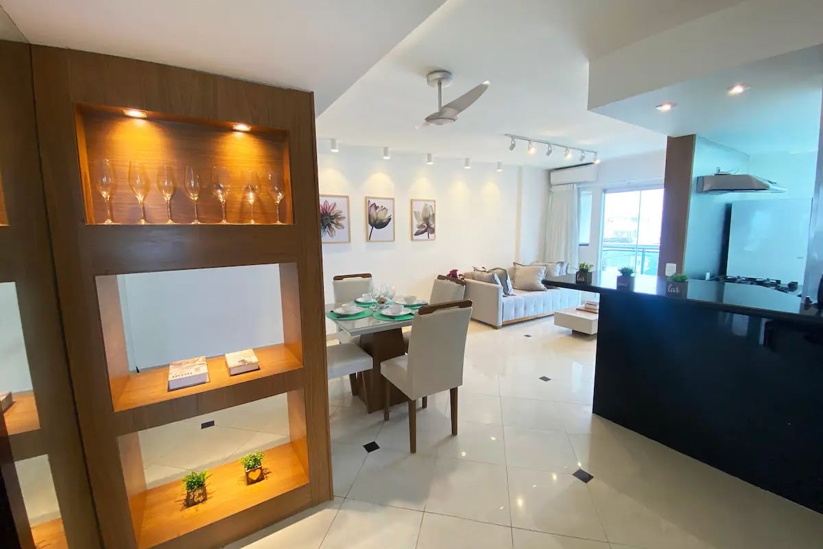 30 secs to the beach, 3 balconies, 2 bdrms ensuite gallery image 5