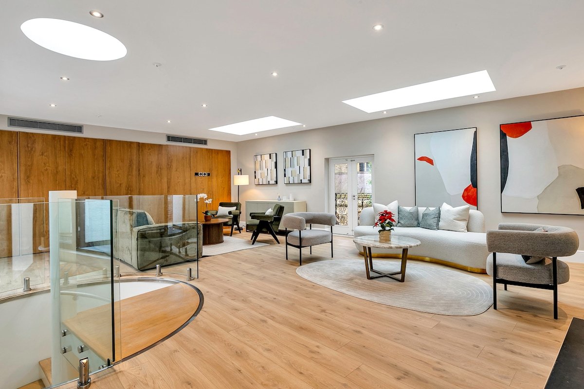 Belgravia Luxe 4Bed Mews with Roof Terrace gallery image 3