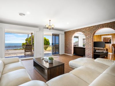 Spectacular ocean view w/ woodfire oven and BBQ