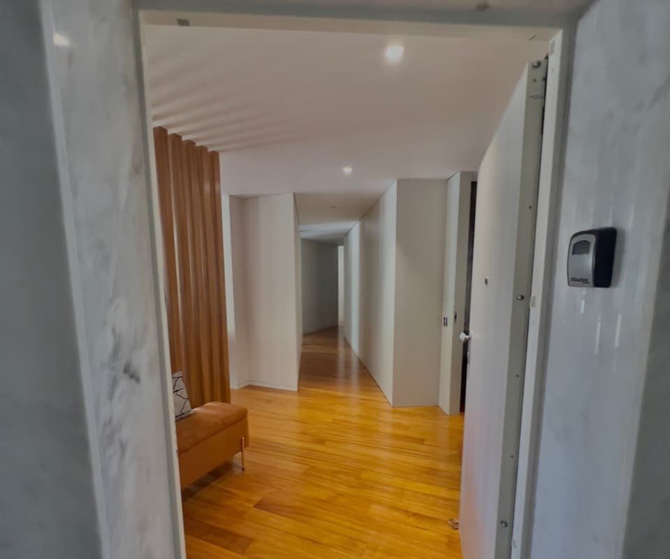 Stunning 4 bedroom apartment – fantastic location! gallery image 4