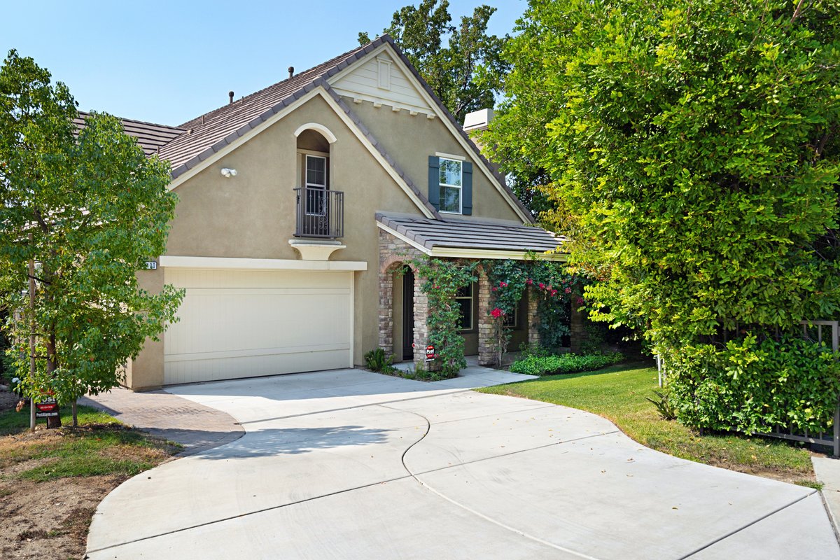 Modern, Private Home in Prime Location 5 br/4.5 ba