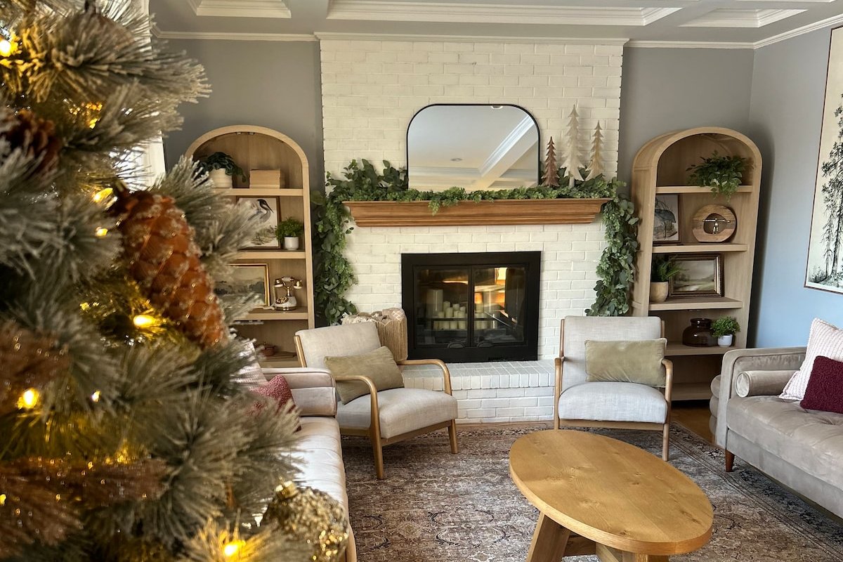 Spacious 6BD/4BA Oasis: Pool+ Bar+ GameArea+ Park gallery image 3