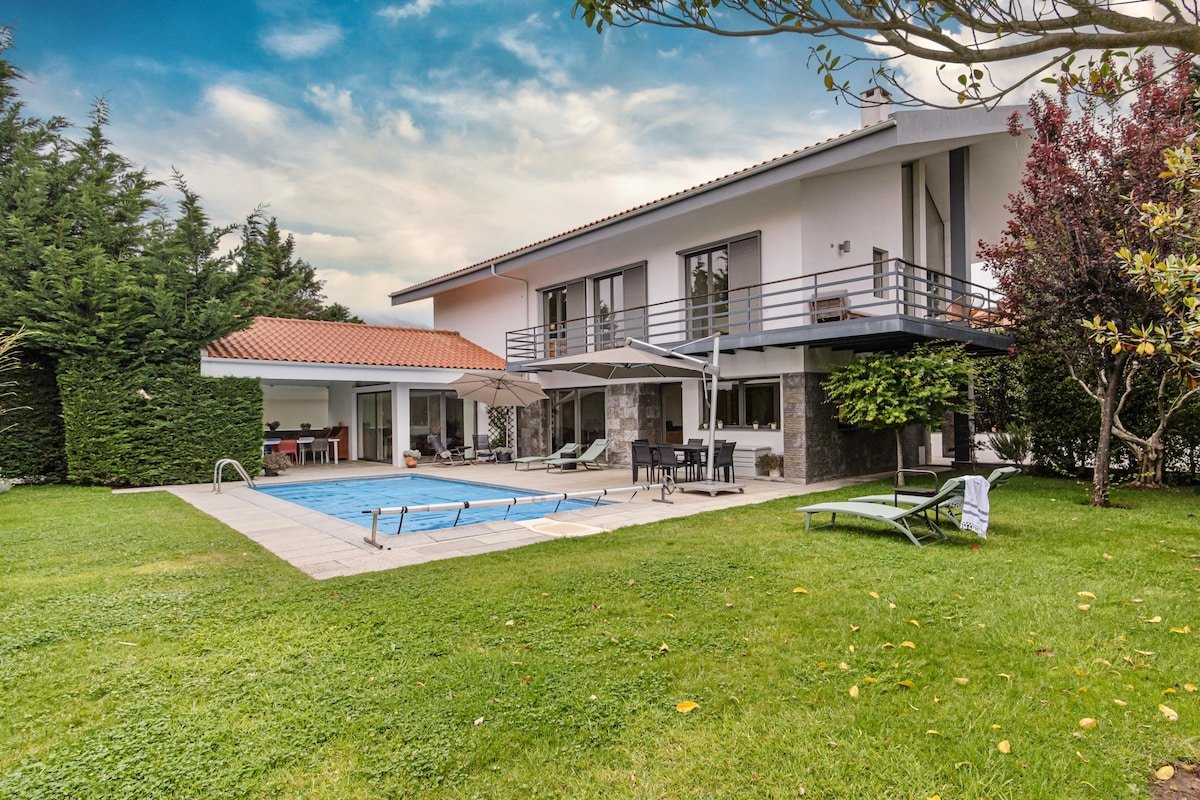 Equinox: Elegant w/pool next to golf & Sintra gallery image 2