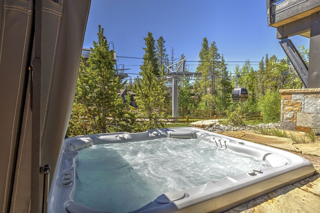 Falcon Haus: Gondola Access-Private Hot Tub! gallery image 5