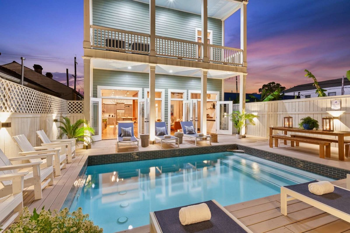 Gorgeous Upscale Home with Pool | Garden District gallery image 3