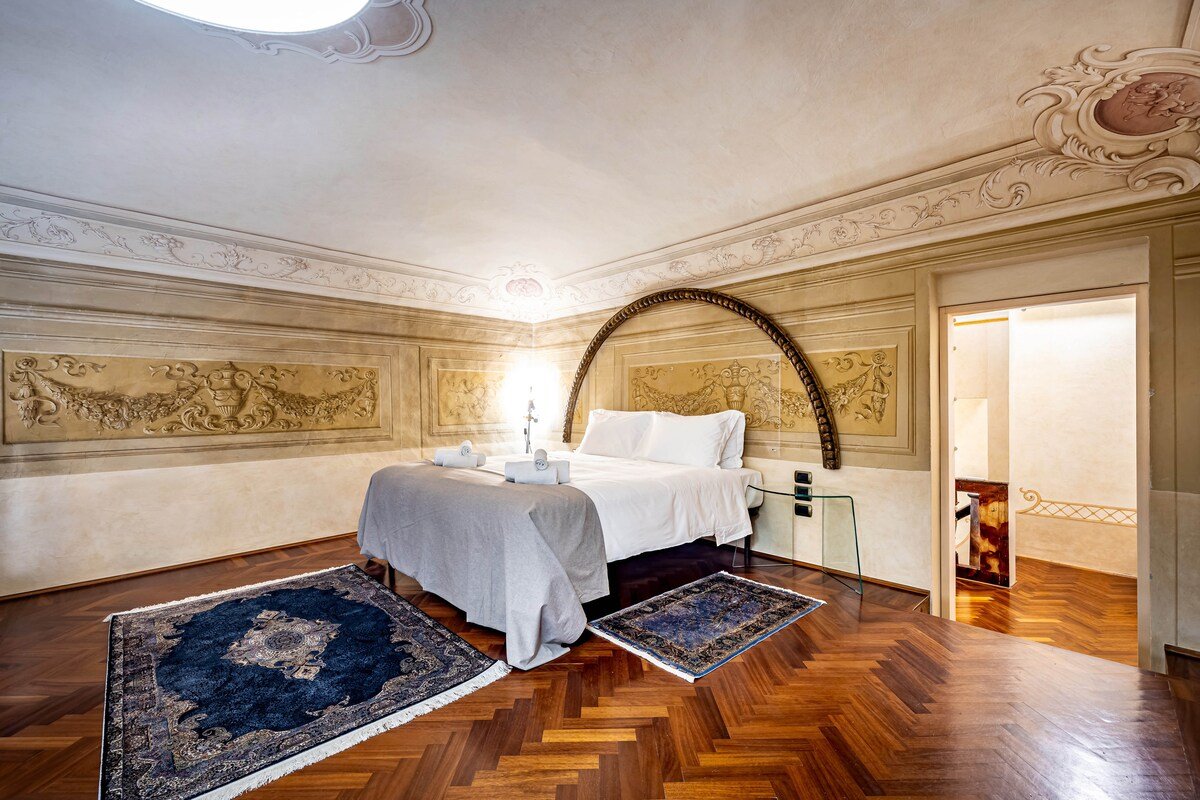 YID luxury near Ponte Vecchio gallery image 5