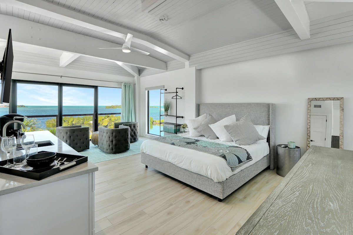 New Waterfront Luxe: Pool-Spa-Dock-Beach-Gulf View gallery image 2
