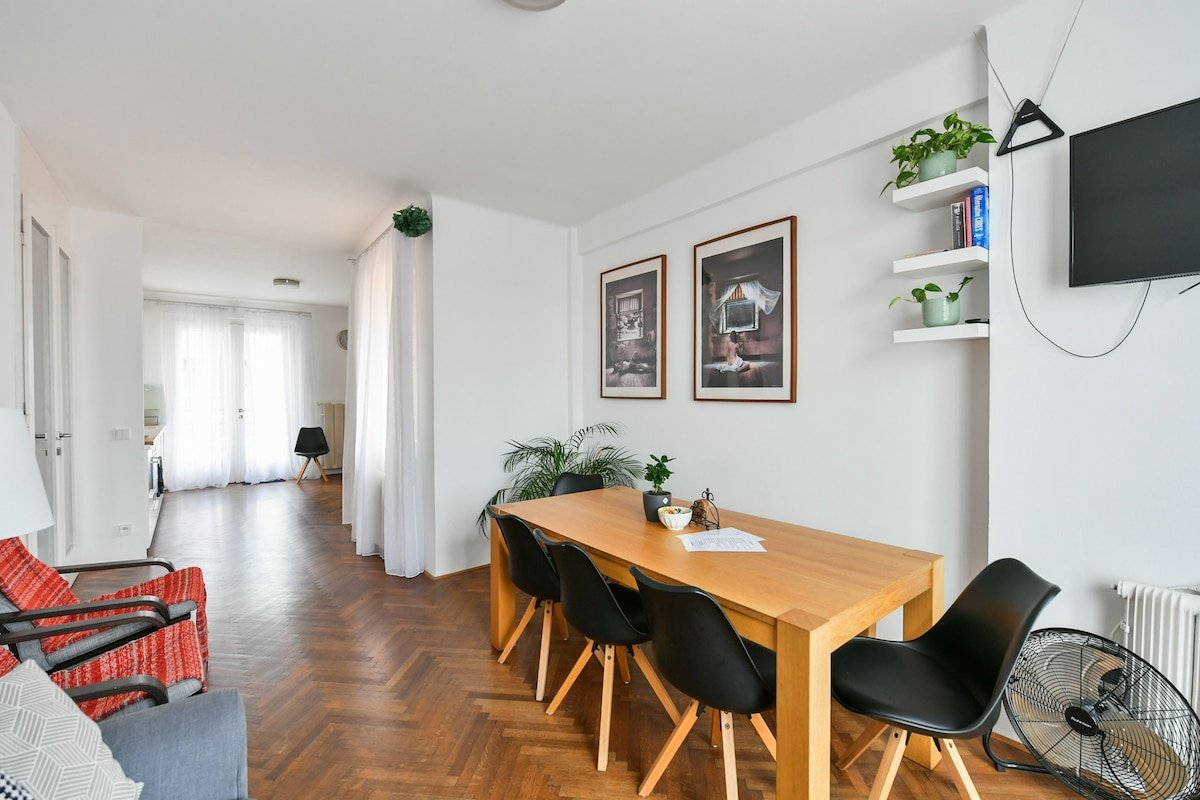 Apartment 140m2+Terrace, Heart of City, 5 Bedrooms gallery image 3