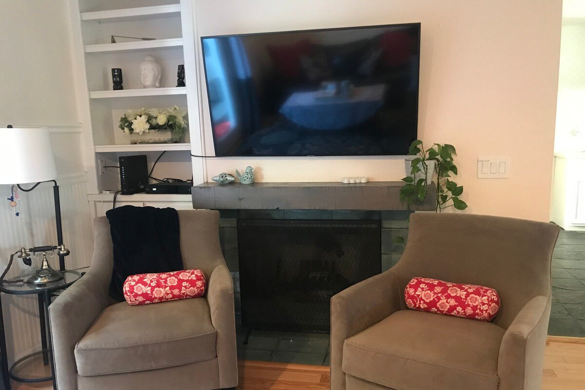 Entire house for families：Steps to beach! gallery image 5