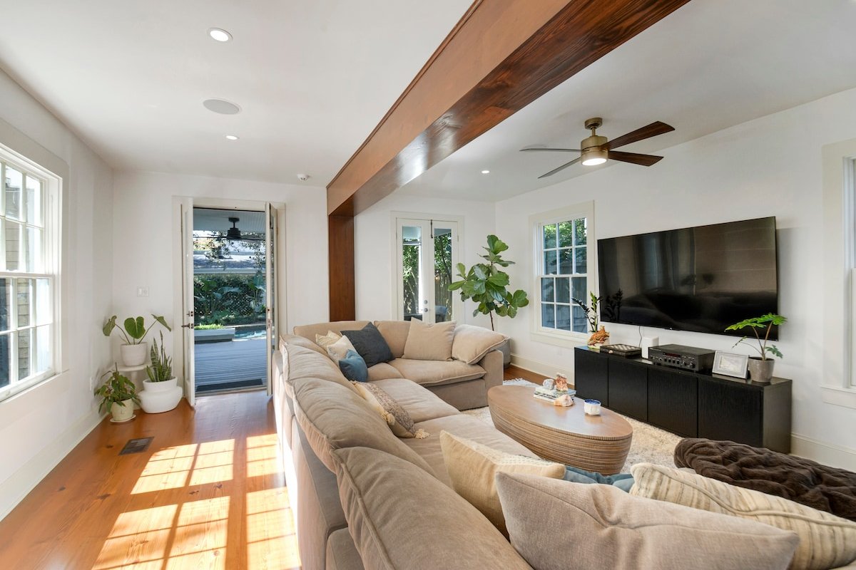 Oasis steps from Magazine Street gallery image 4