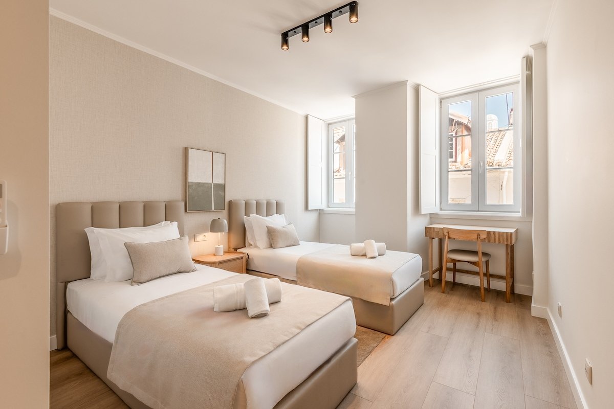 A1 + A2 NOVOS | 2 Apts | Renovados na Bica! Centro gallery image 4