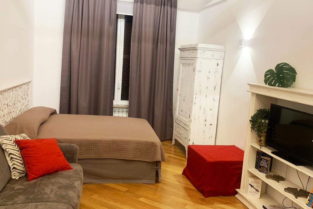 Downtown Blossom with terrace close to Navona Sq gallery image 5