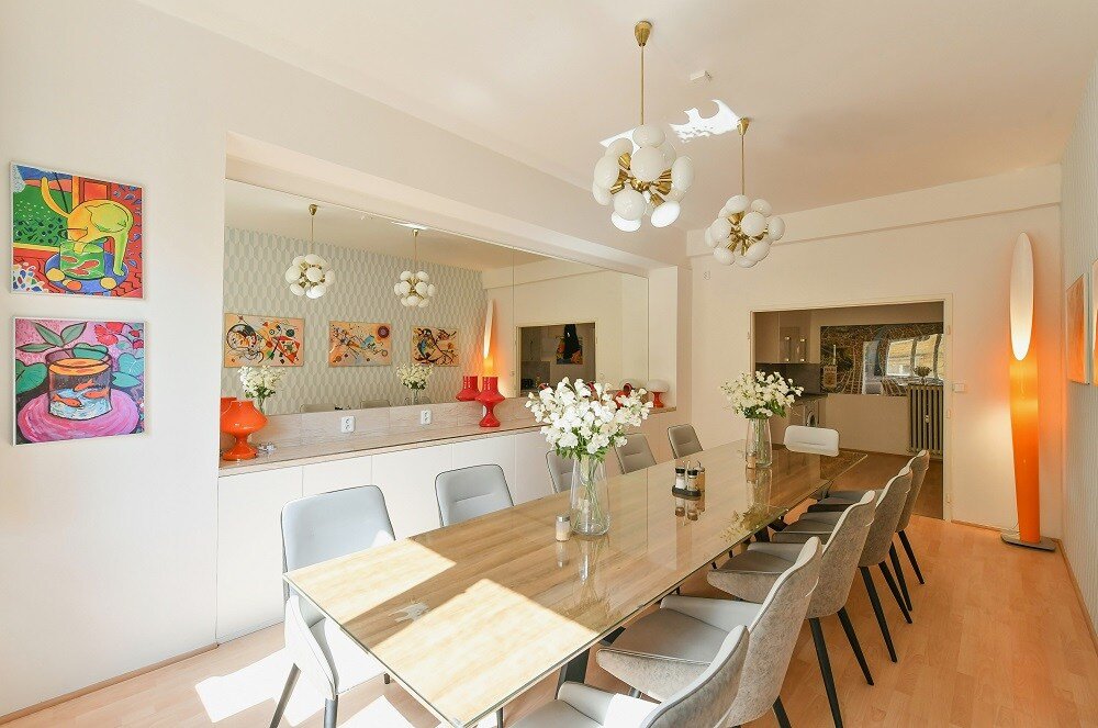 Big cozy apartment in the centre (5 BDRS + 3 BTHR) gallery image 2