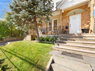 3-Story Modern Comfort w/ Parking | 17 min EWR