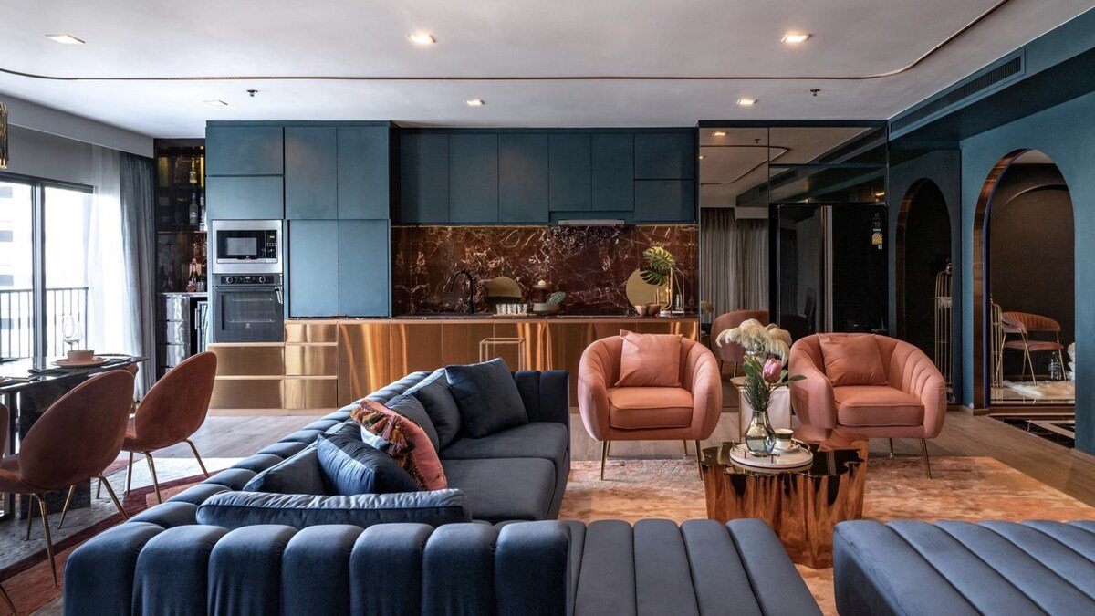 Penthouse Best Location w Train gallery image 3