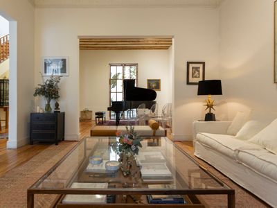 Pianist 1900s house exquisitely decorated.