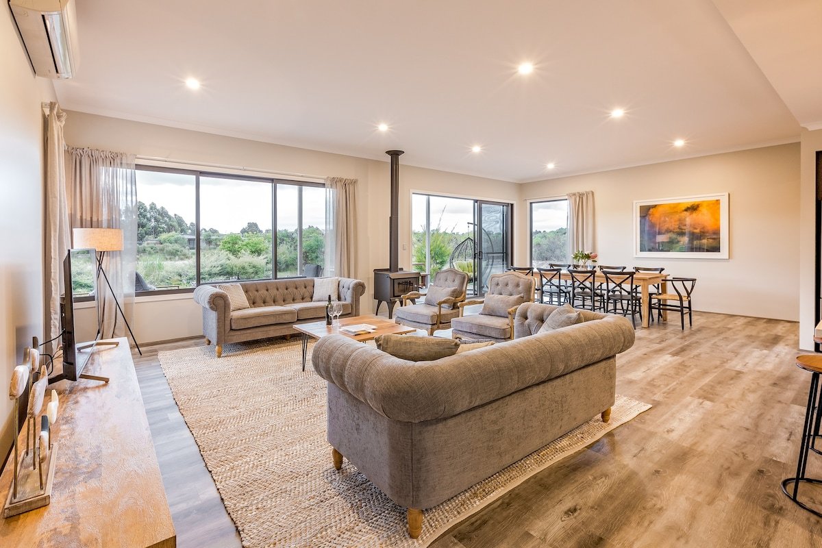 Bonnie & Piper—Lakeside & Wine Country Living gallery image 3