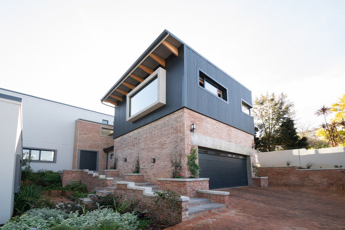 Hillside House gallery image 2