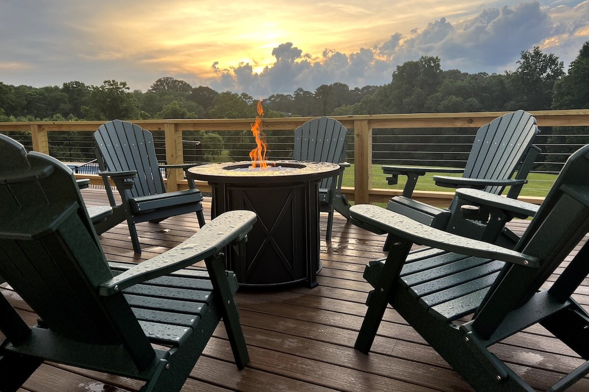 Pool W/ a View Hot Tub, Fire Pit, and More gallery image 4