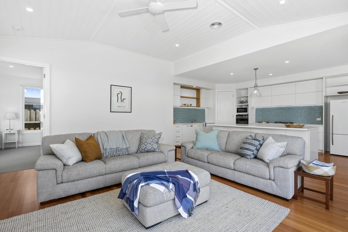 Beach, River, Golf, Shops -all within easy reach! gallery image 4