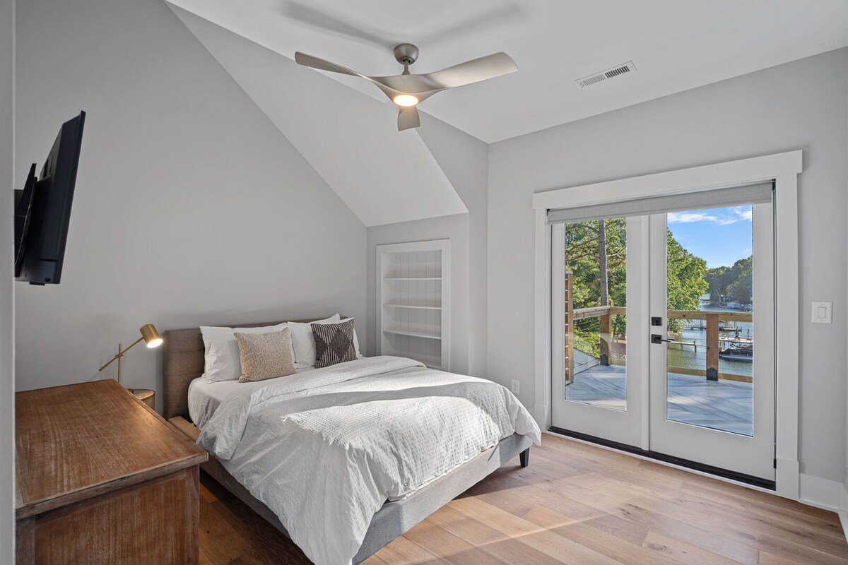 Southern Belle by SoCharm | Lakefront Charm w/Pool gallery image 4