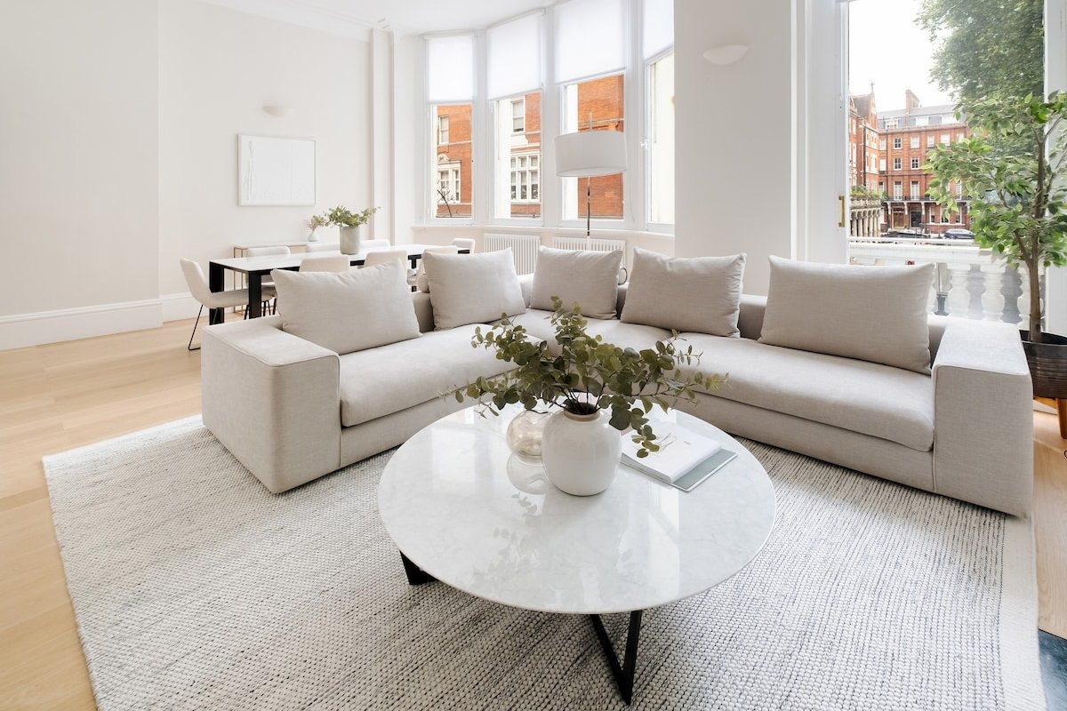 Spectacular Cadogan Square single-level flat w/AC gallery image 2