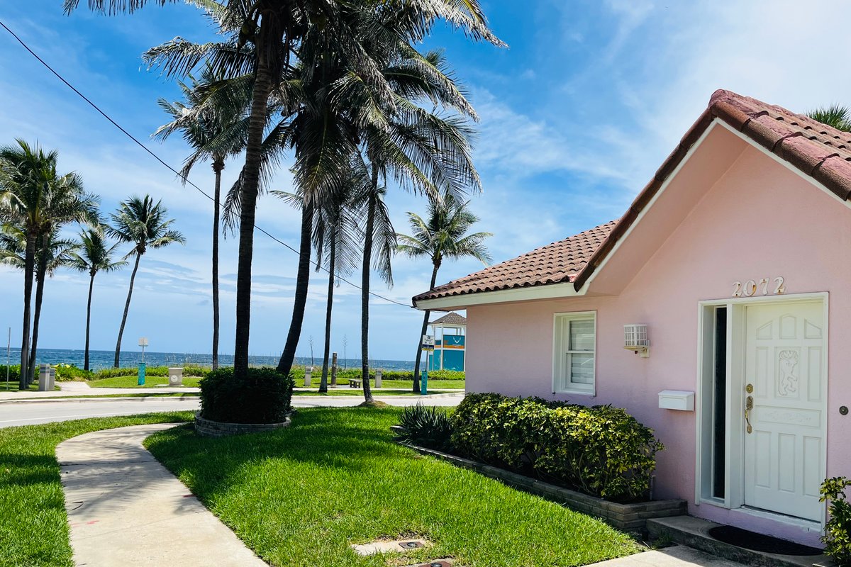 Direct Oceanfront-On the Beach-Pool-Grill-Parking
