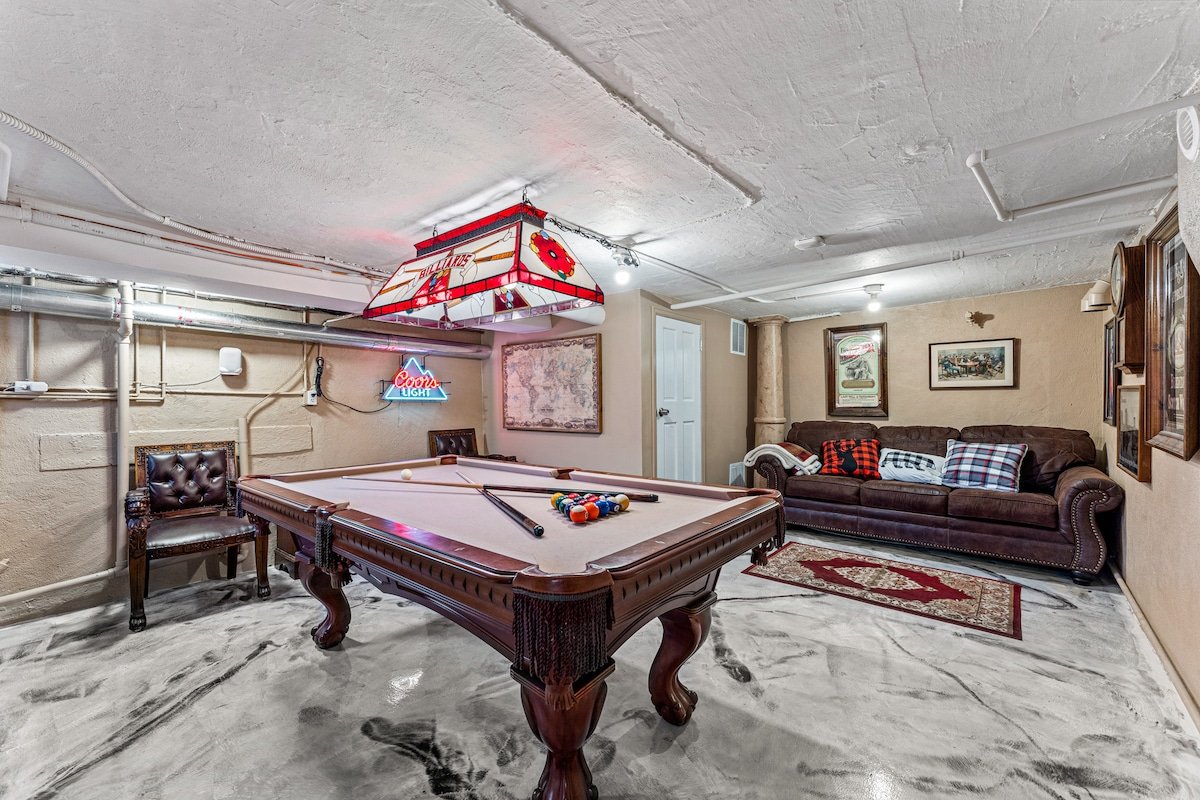 *HOT TUB*Firepit*Pool Table*Patio* Downtown Denver gallery image 5
