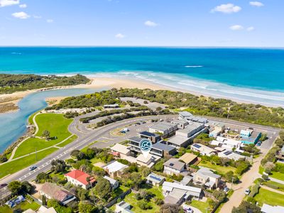 Retro Twist , Modern Town House