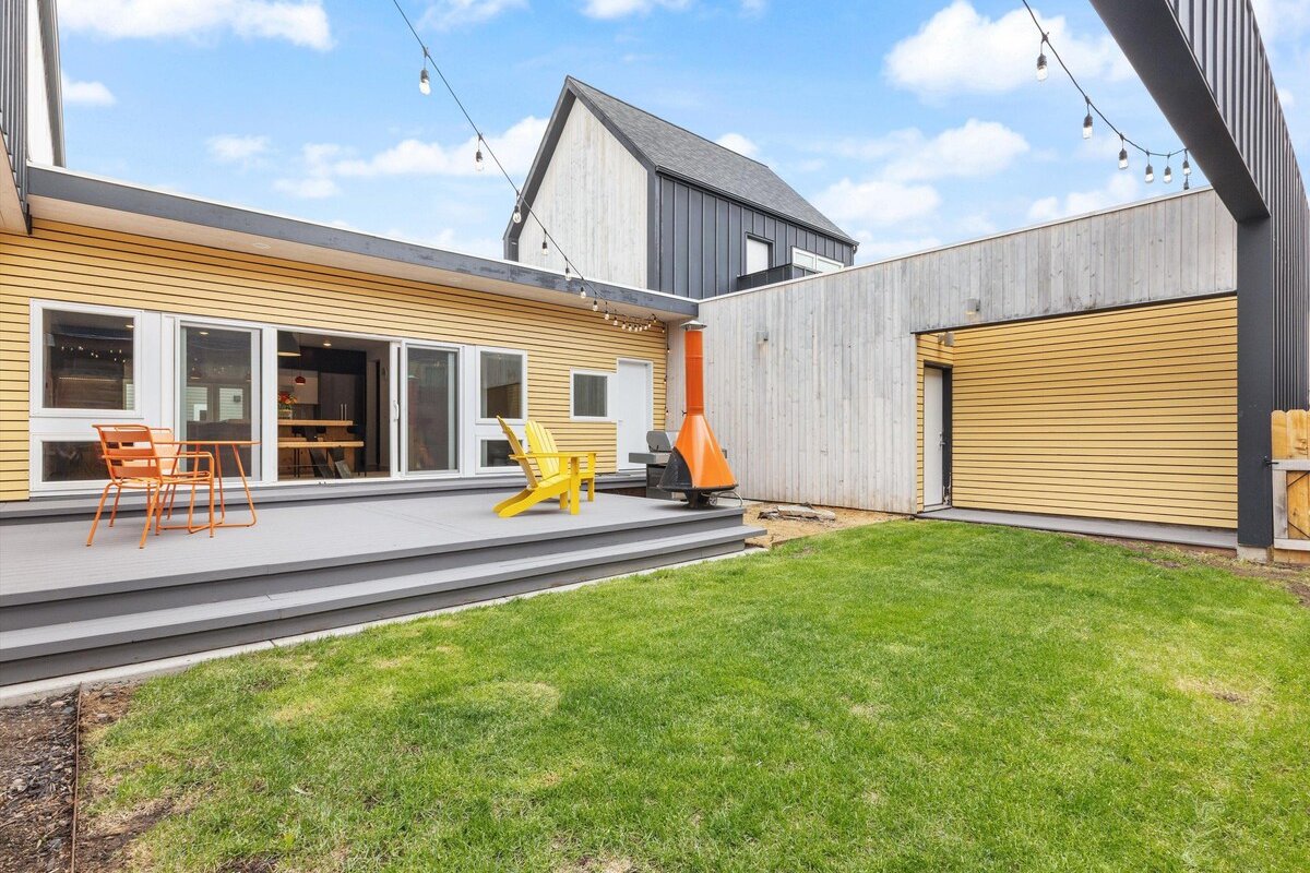 Stafford House- Modern home conveniently located i gallery image 5