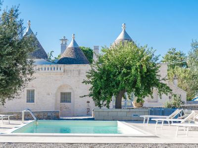 Fantastic Trulli Masseria with pool & big kitchen