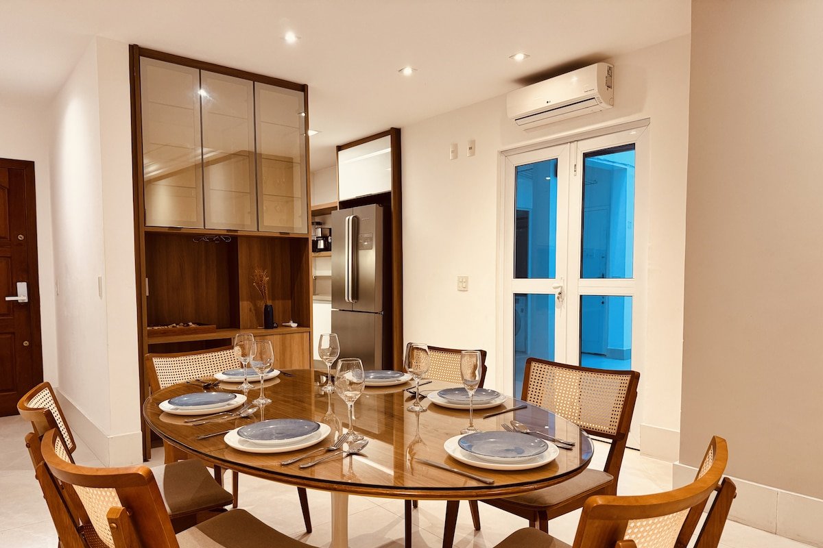 Amplo no Baixo Leblon perto da praia / BestHostRio gallery image 4