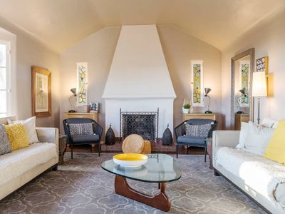 Hollywood Hills | Prime Location & Views