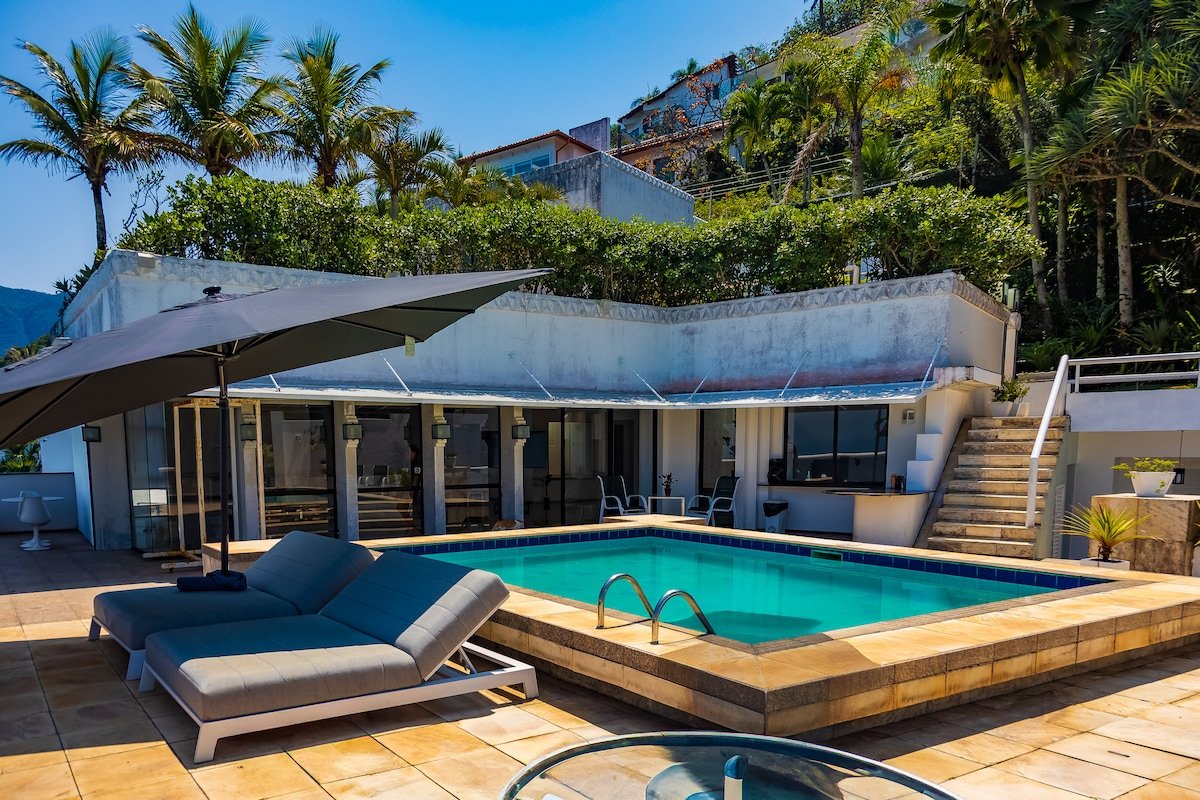 900 sqm 6BR Oceanfront Villa gallery image 3